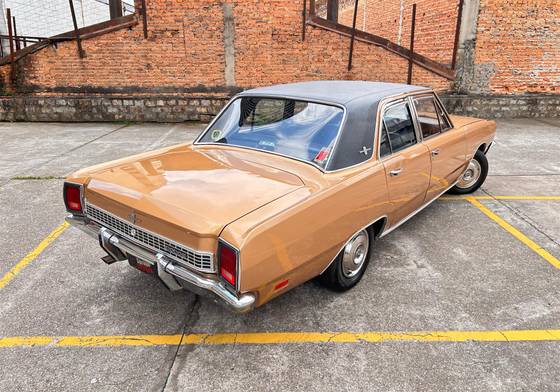 DODGE DART 5.2 V8 GASOLINA 4P MANUAL